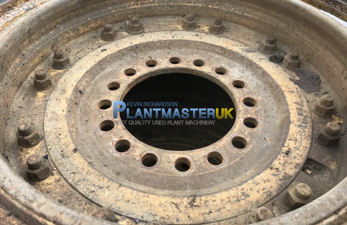 Used Solid 1600×25  wheels a tyres to suit CAT 938 for sale on Plantmaster UK