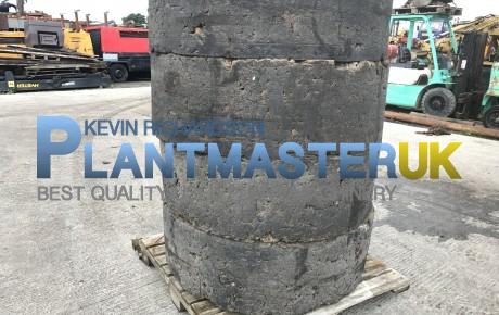 Solid 1600×25  wheels a tyres to suit CAT 938 for sale on Plantmaster UK