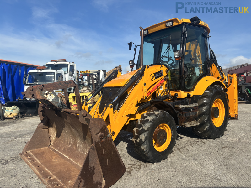 JCB 3CX P21 Sitemaster 4×4 backhoe loader
